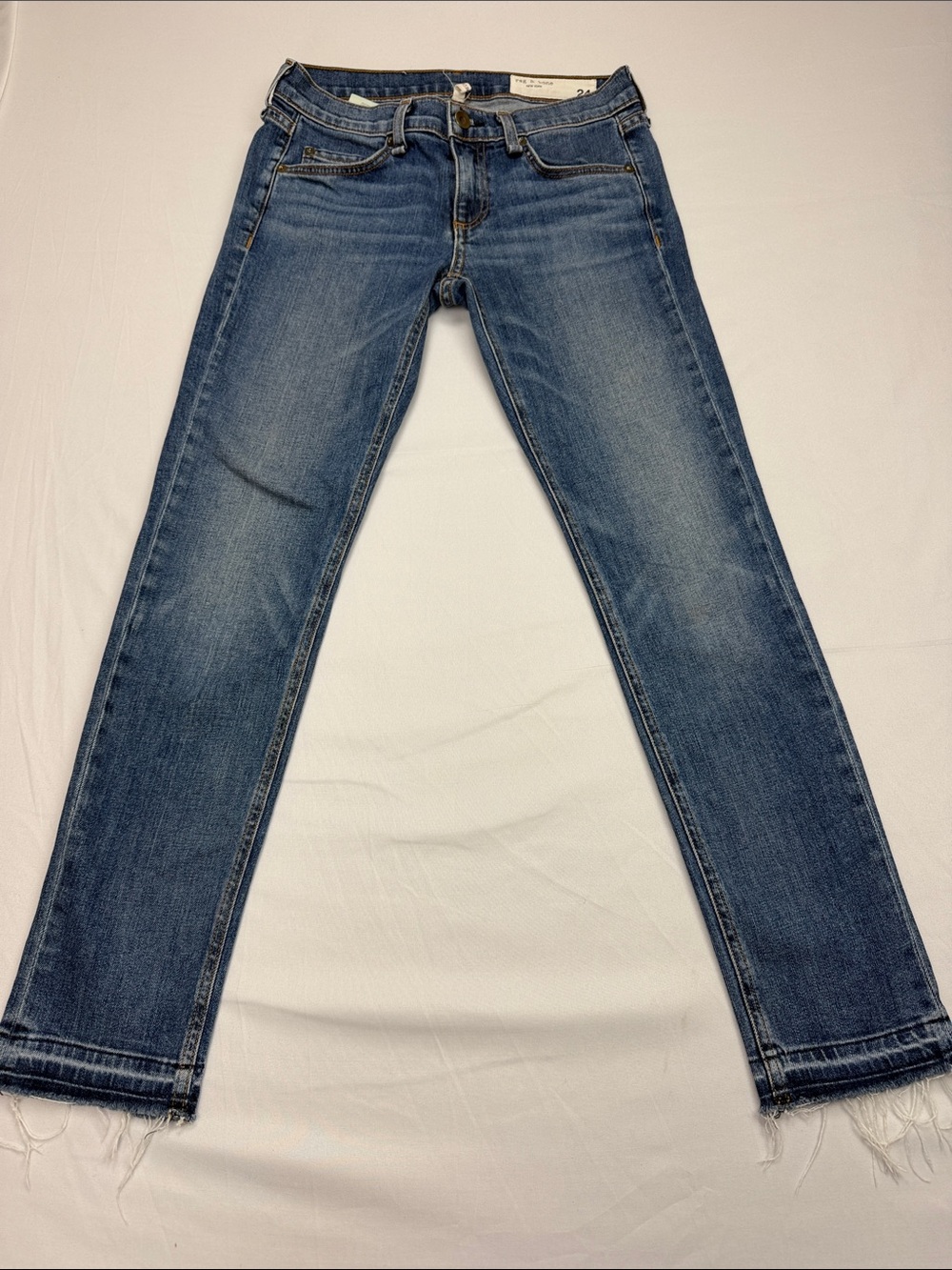 rag & bone Dre Capri Cropped Ankle Jeans in Mid Blue Wash